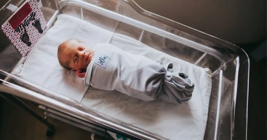 Hospital Swaddle vs. Your Own: What No One Tells You Before Delivery!